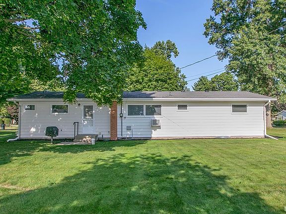 4th image of 14 Greenway Dr