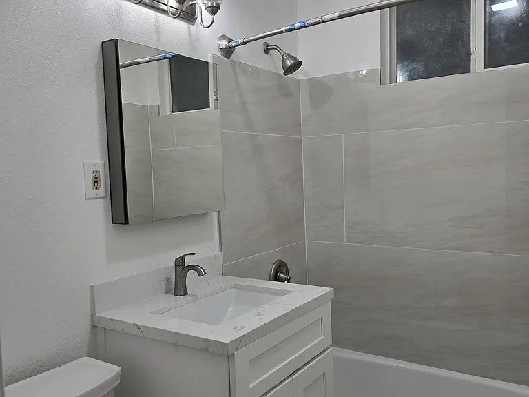 650 W Vernon Ave — Photo 5