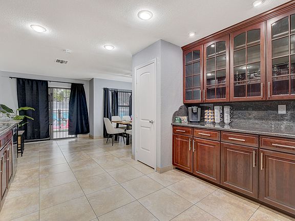 5th image of 3501 Leor Ct