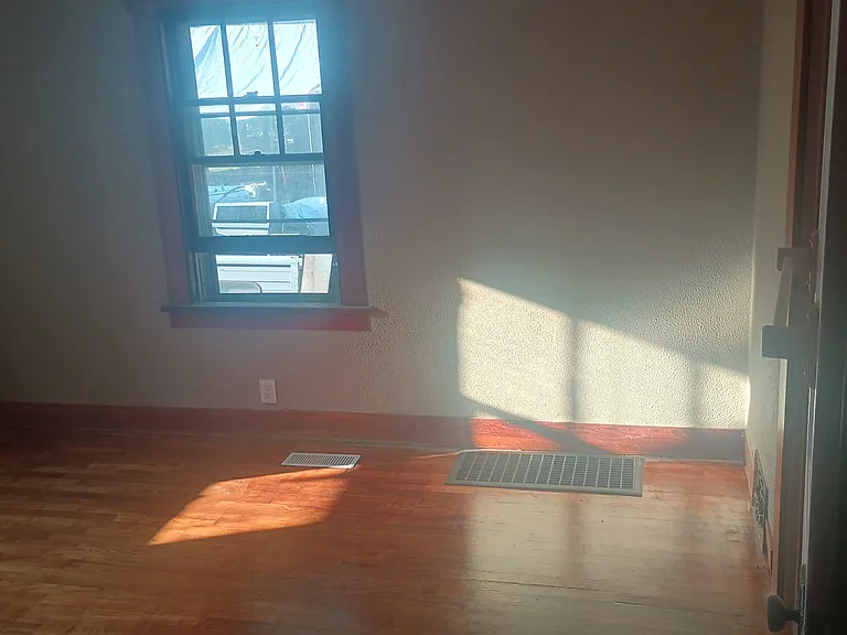 833 SW Orleans St — Photo 8
