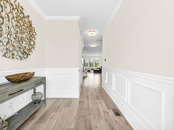 4th image of 6 Hickory Ct