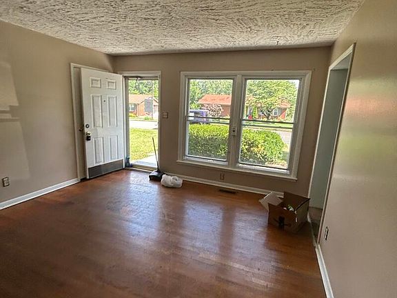 3rd image of 609 Pike St
