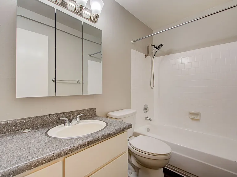 The Elms Apartments at 28th St — Photo 10