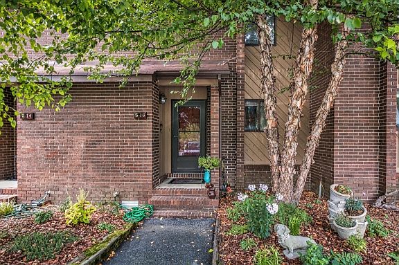 2nd image of 516 Manor Dr #0
