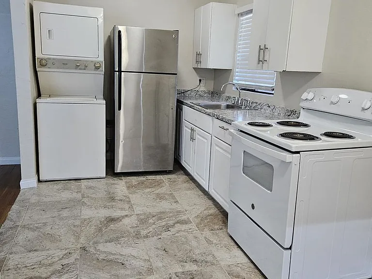 1325 S Casino Center Blvd — Photo 6