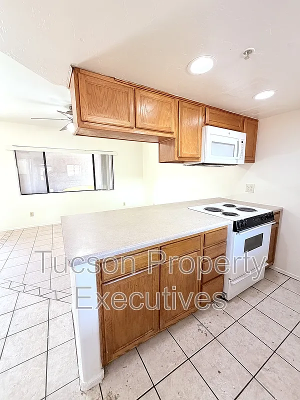 2 bed, 2.0 bath, 1300 sqft, $1,300 — Photo 4