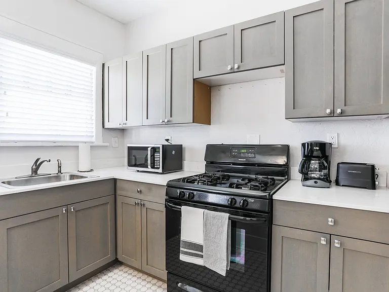 1508 N Robinson Ave #2 — Photo 1