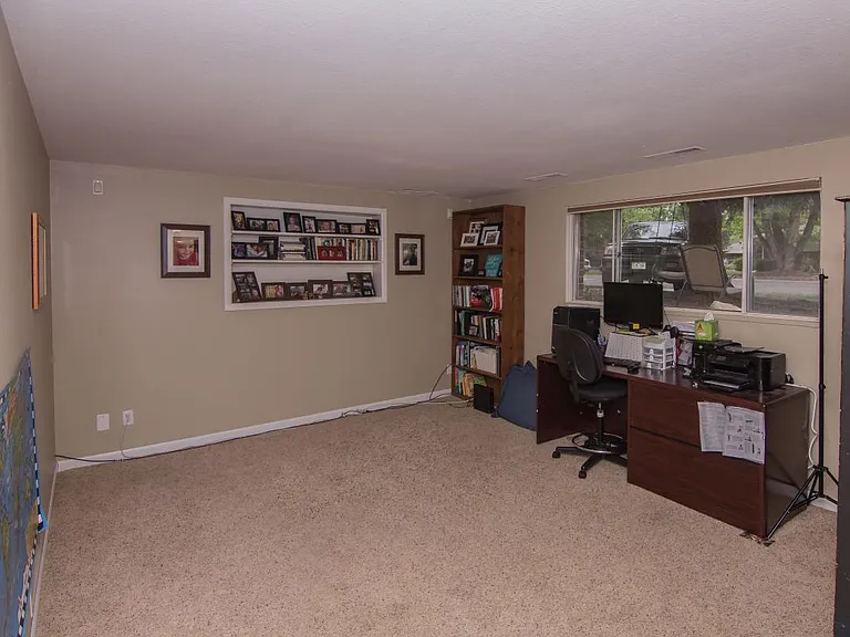 413 Cornell Ave — Photo 16
