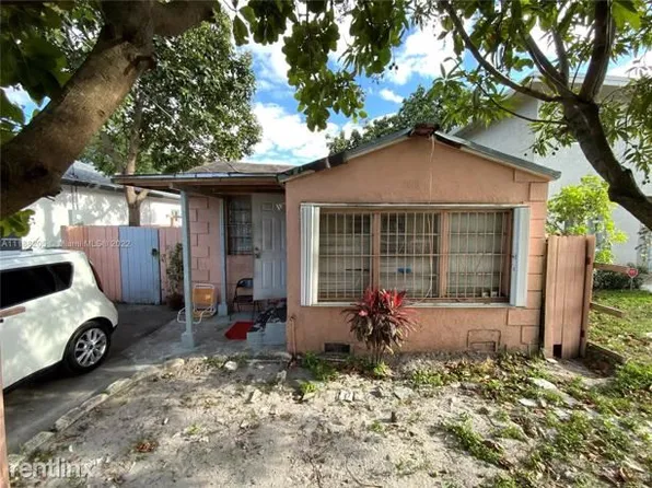 3018 NW 45th St, Miami, FL 33142