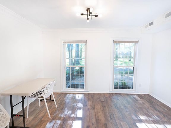 5th image of 177 S Oak Dr