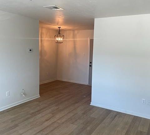 5th image of 638 Iris St #1-9