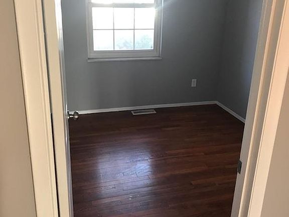 3rd image of 10659 Foxpath Dr