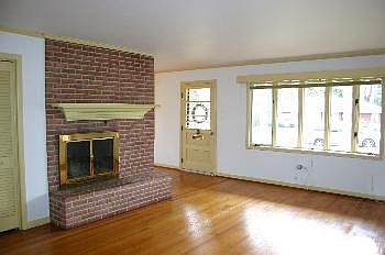 4th image of 1141 Woodland Way