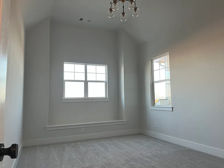 612 Laurel Ln — Photo 9