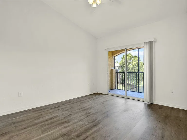 10201 Courtney Palms Blvd #304 — Photo 5