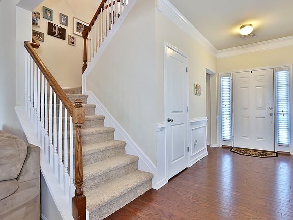 3rd image of 203 Fox Pointe Ct