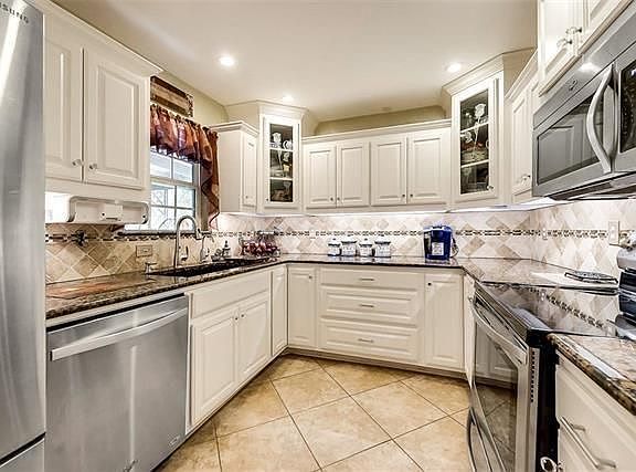 3rd image of 205 Domingo Dr