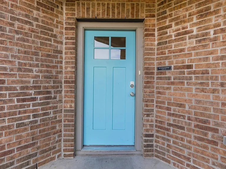 7121 Ranchito Dr — Photo 3