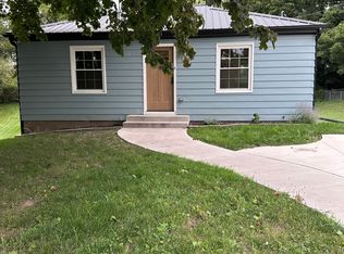 379 Fremont Ave, Dubuque, IA 52003