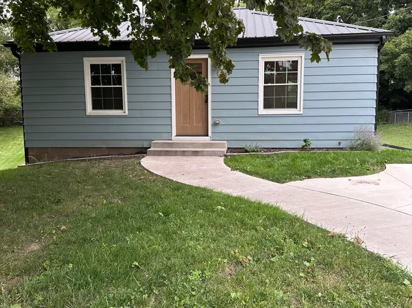 379 Fremont Ave, Dubuque, IA 52003