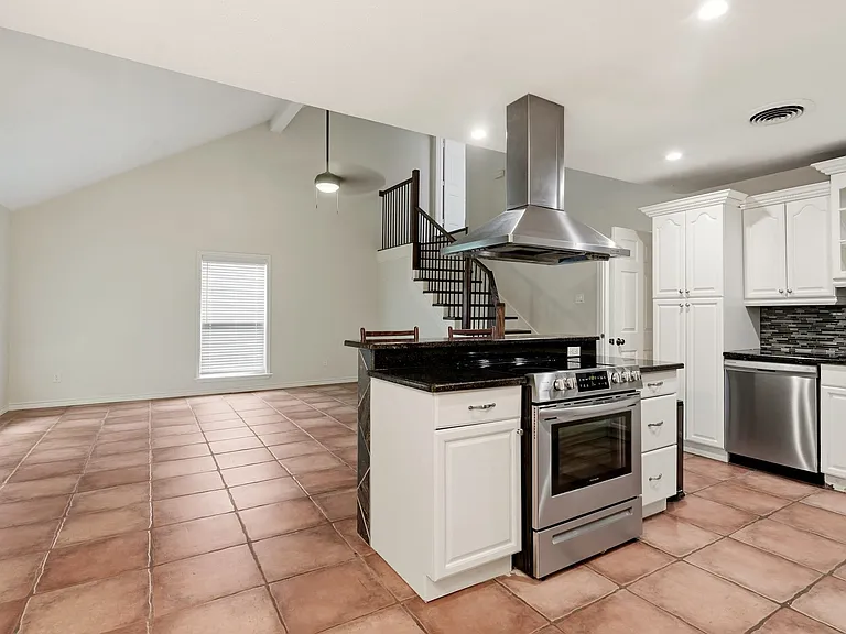 7354 Walling Ln — Photo 9