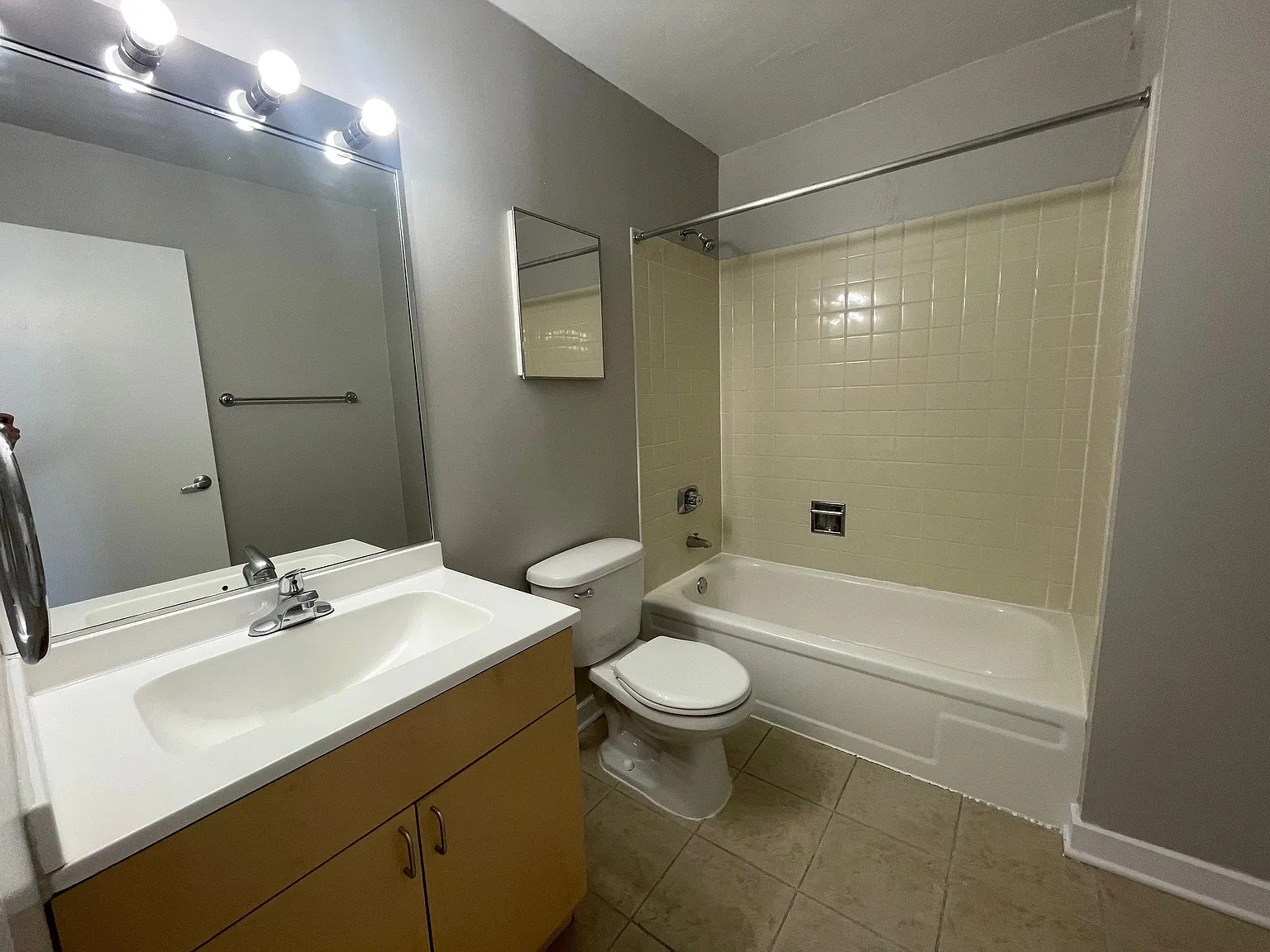 Studio, 1.0 bath, 555 sqft, $1,977 — Photo 3
