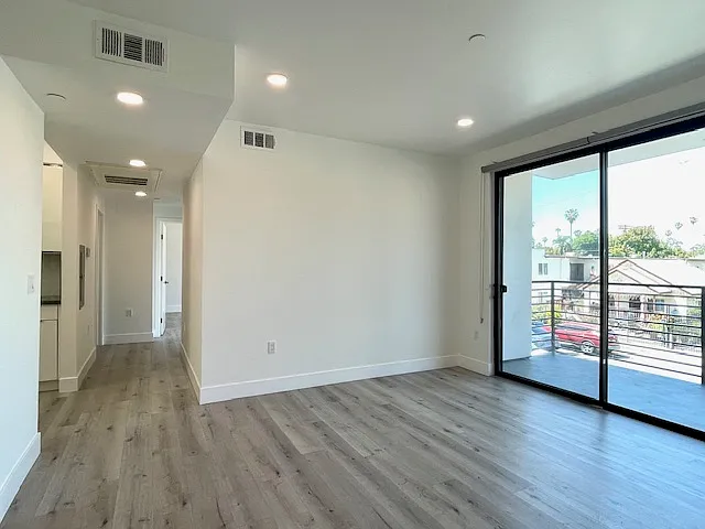 14612 Calvert St #202 — Photo 5