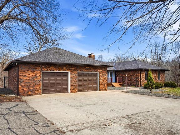 3rd image of 9425 Edgebrook Dr