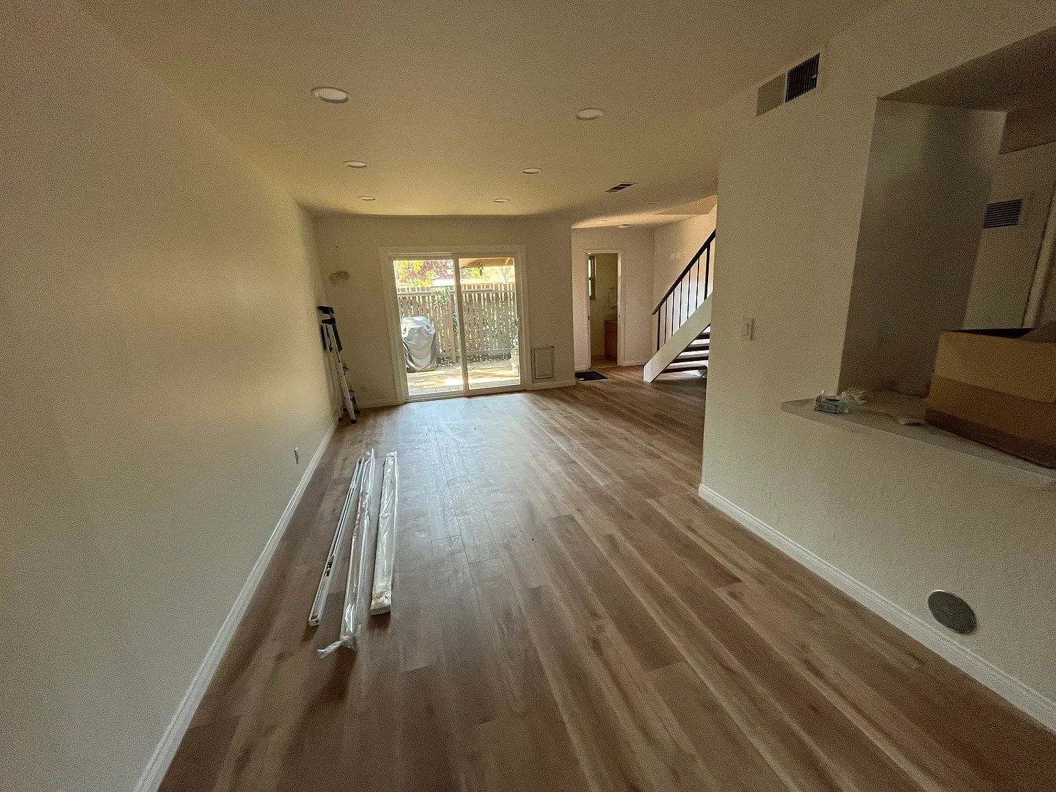 2 bed, 1.5 bath, 976 sqft, $3,600 — Photo 2