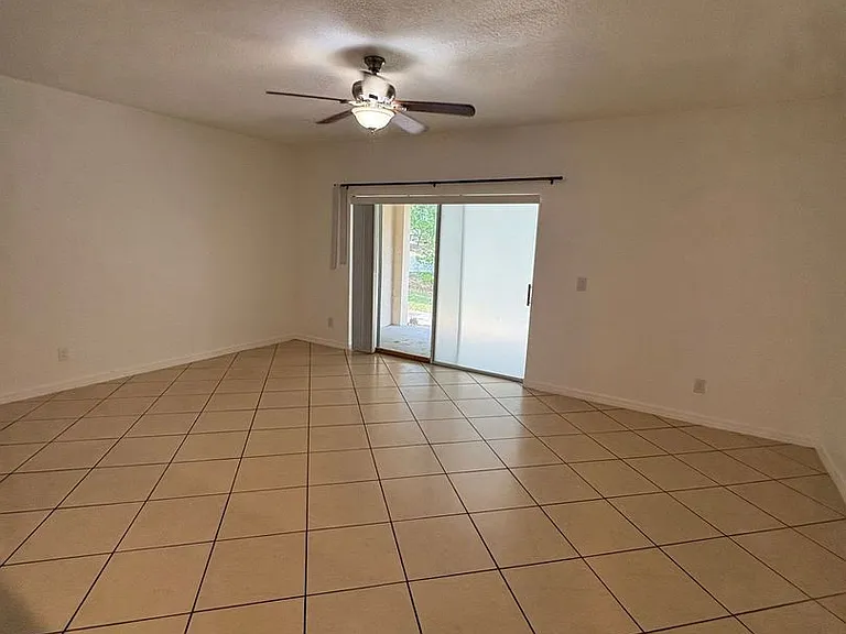 2875 Sunstone Dr — Photo 4