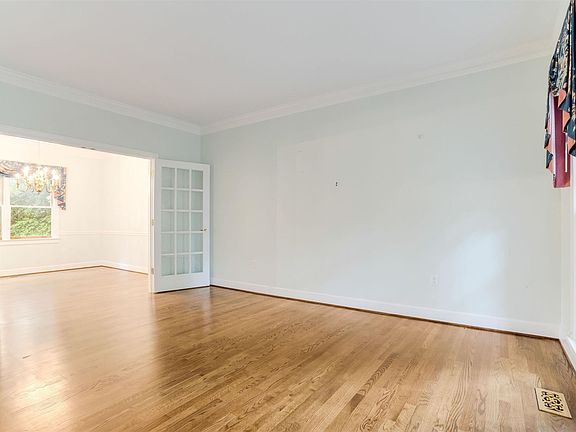5th image of 188 Sandstone Dr