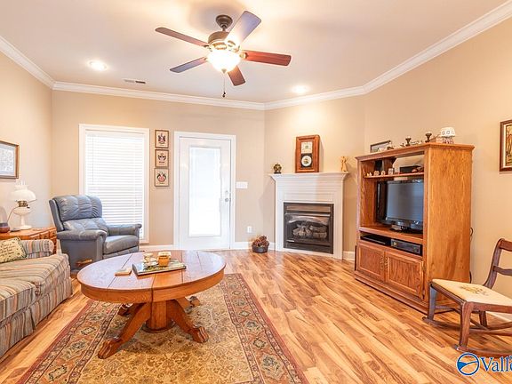3rd image of 15923 Landview Ln