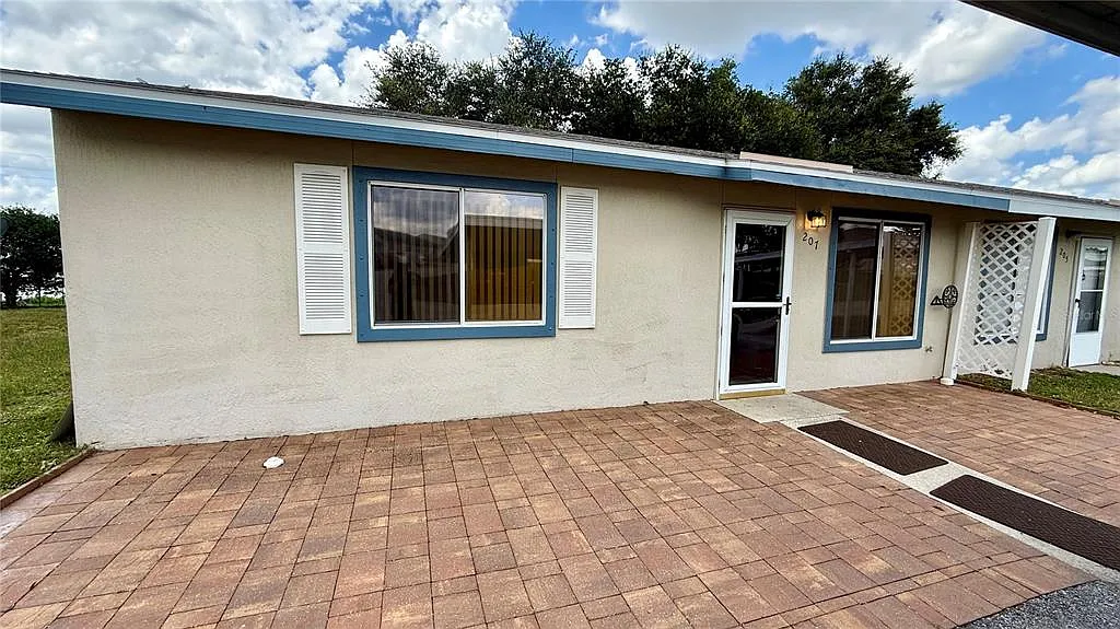 2 bed, 2.0 bath, 1073 sqft, $1,400 — Photo 1