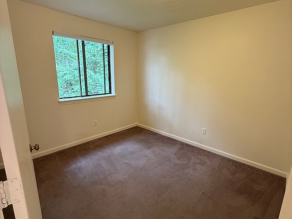 Bonus space (office or bedroom)