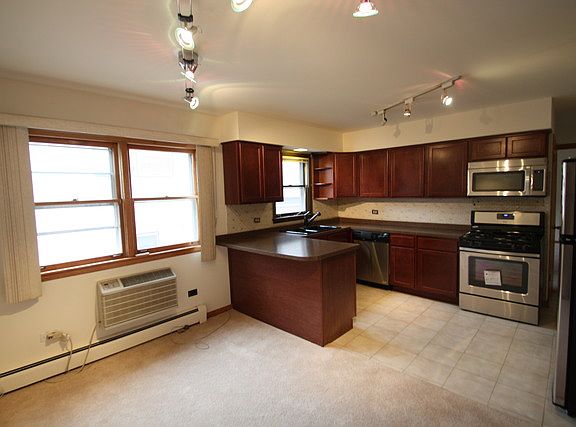 2nd image of 5979 N Northwest Hwy APT 202