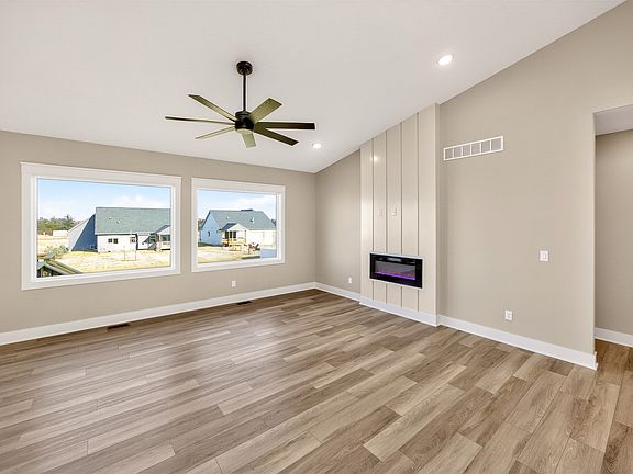 4th image of 532 Wicker Dr