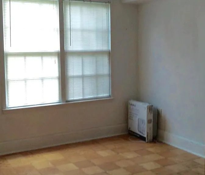 room for rent with new hardwood floor