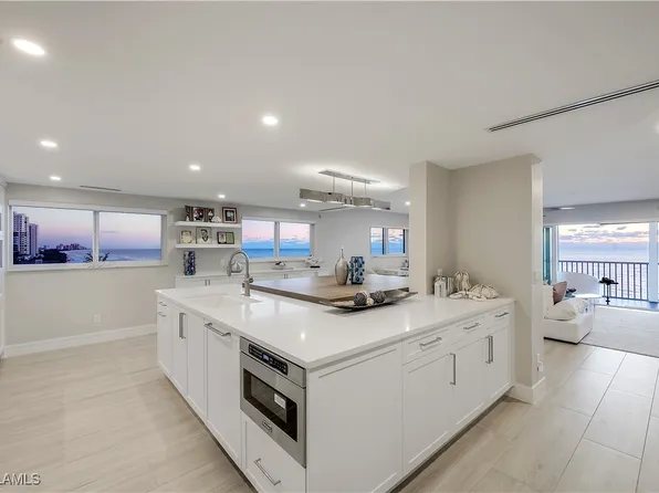 9051 Gulf Shore Dr APT 602, Naples, FL 34108