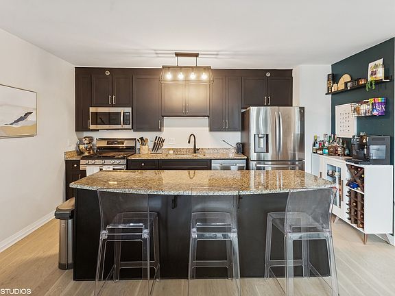 5th image of 33 W Ontario St APT 21I