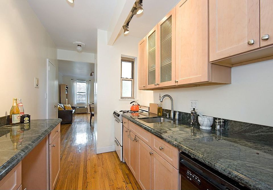 2nd image of 318 W 15th St APT 3C