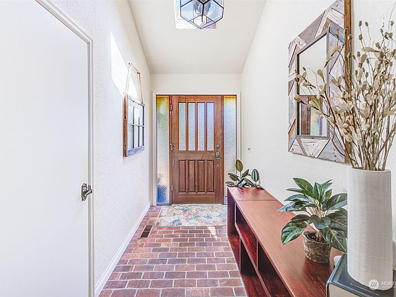 4th image of 134 Alameda Drive