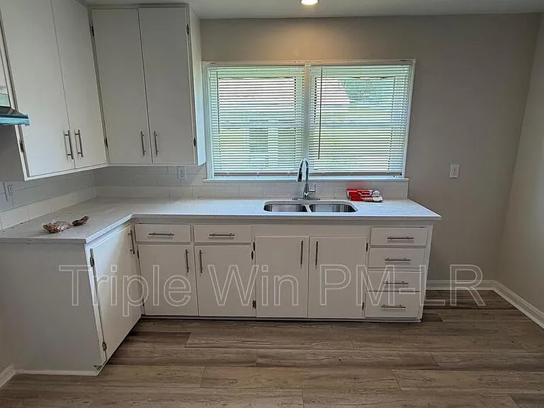 2205 S Martin St — Photo 17