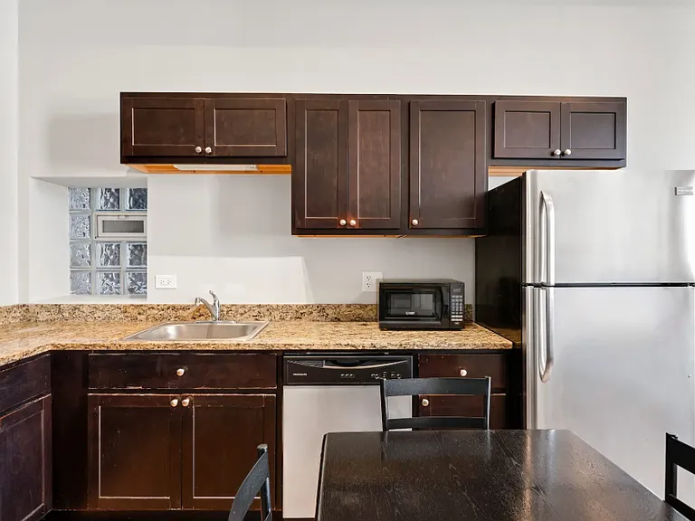 1812 S Throop St #1R — Photo 3