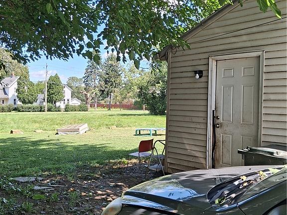 3rd image of 1815 14th St SE