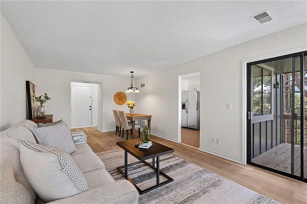 1 bed, 750 sqft, $1,450 — Photo 3