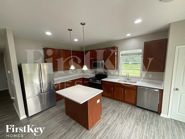 1624 Rosemore Ln — Photo 4