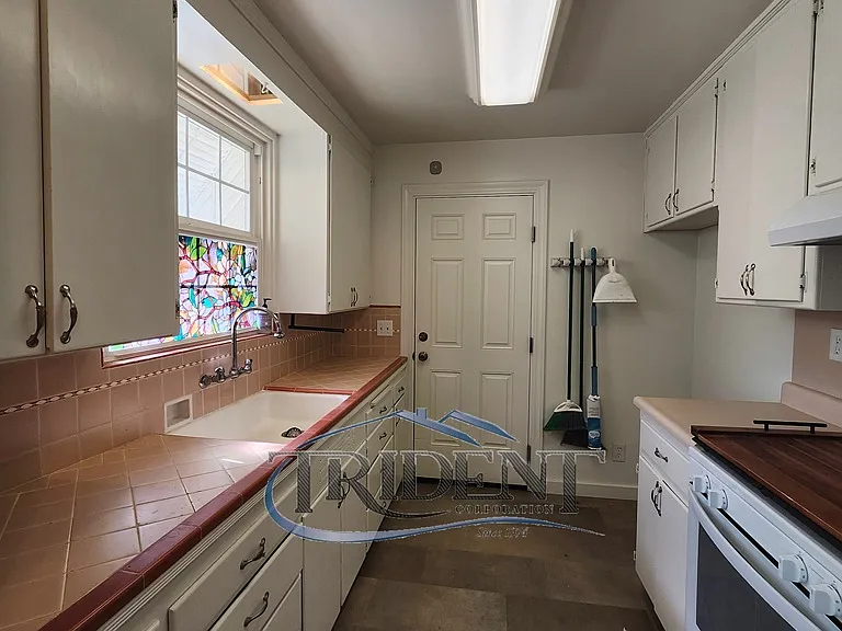 1117 Divver St — Photo 5