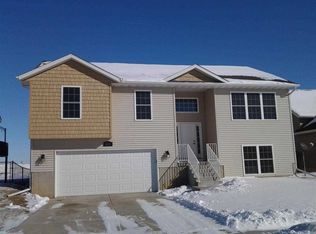 1246 W 62nd St, Davenport, IA 52806