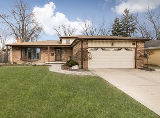 905 N Brentwood Ln, Mount Prospect, IL