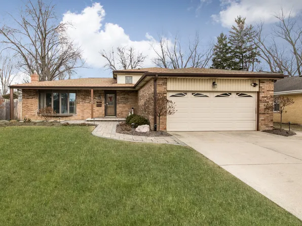 905 N Brentwood Ln, Mount Prospect, IL 60056